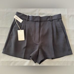 Aritzia the Effortless Pant 3” short by Wilfred, size 12